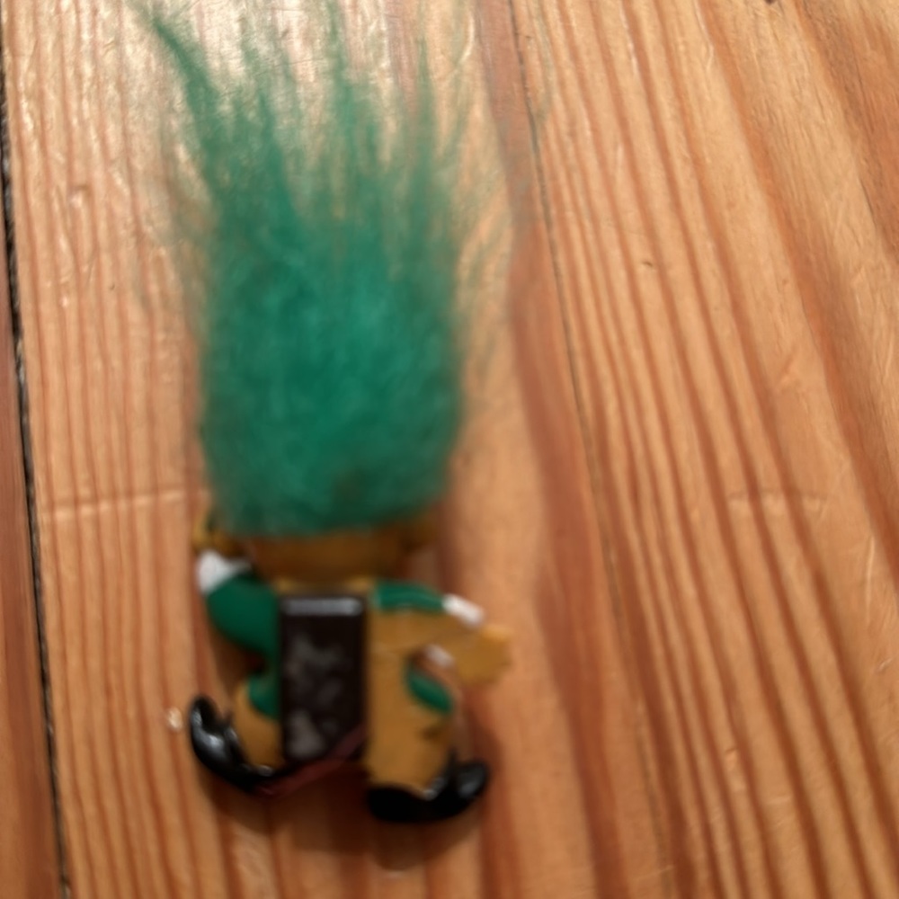 Lucky Leprechaun Troll Magnet - Picture 2 of 3